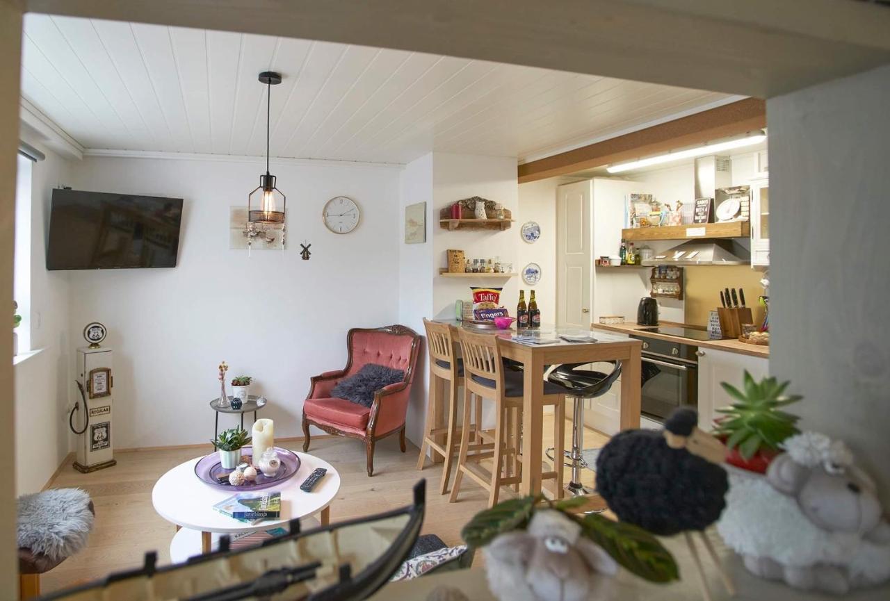 Romantic Klaksvik Apartment Exterior photo